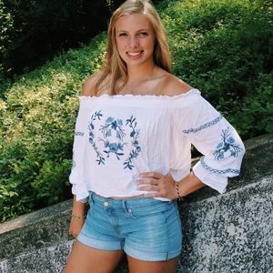 Meet your Posher, Madeline